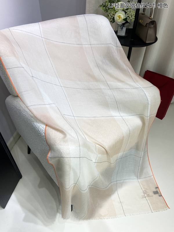 Loro Piana Scarf LPC00050 Loro Piana Scarf LPC00050